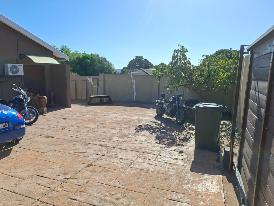 5 Bedroom Property for Sale in Protea Heights Western Cape